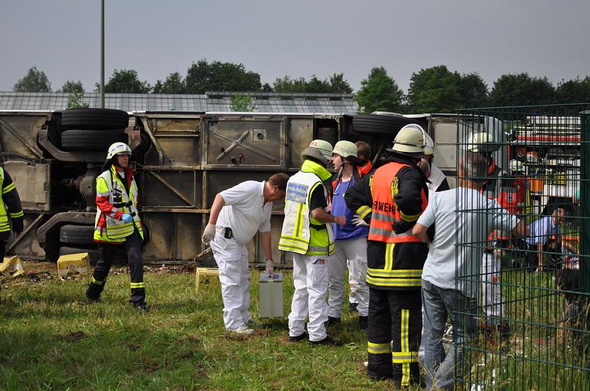 Schwerer Unfall mit Reisebus Lohmar Donrather Dreieck P008.JPG